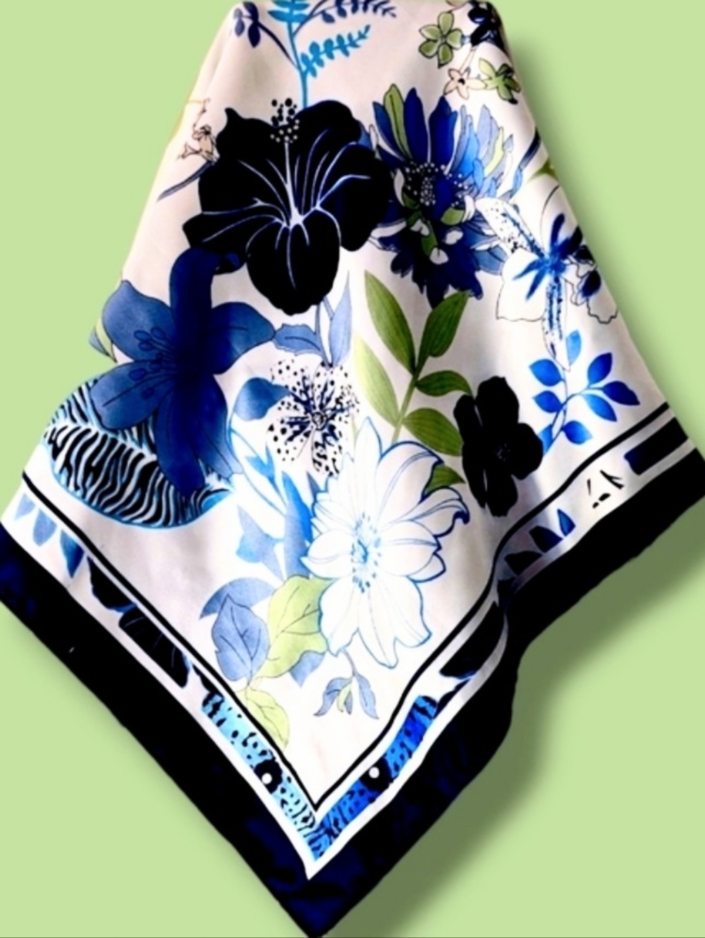 ❇️ Beautiful Blue and Green Floral Square Scarf